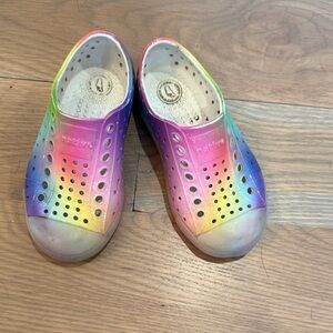Native Kids Slip-On Water Shoes in Rainbow Gradient c8
